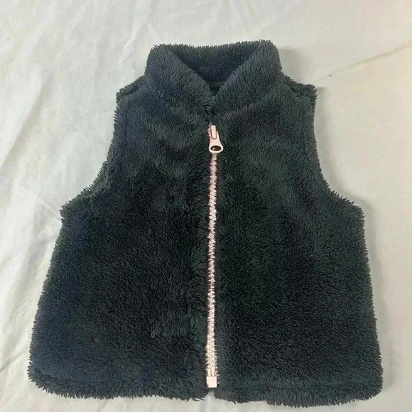 Old Navy - plush faux fur baby vest. Size 0 to 3 months. - Picture 1 of 3